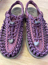 Load image into Gallery viewer, Shoe Size 7 Keen Purple Sandals
