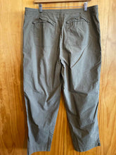Load image into Gallery viewer, Size 16 Talbots Green Women's Pants
