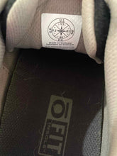 Load image into Gallery viewer, 10.5 Oboz Men's Shoes
