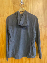 Load image into Gallery viewer, Size M Guide Series Gray Women&#39;s Long Sleeve Shirt
