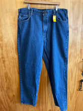 Load image into Gallery viewer, Size 42 Carhartt Men&#39;s Jeans
