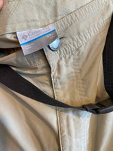 Load image into Gallery viewer, Size 38 Columbia Men's Shorts
