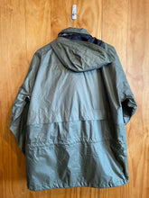 Load image into Gallery viewer, Size Large Helly Hansen Men's Rain Suit
