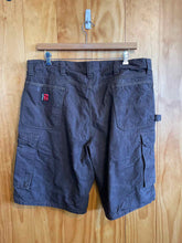 Load image into Gallery viewer, Size 42 Wrangler Men's Shorts
