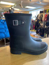 Load image into Gallery viewer, Women's Shoe Size 9 Chooka Black Boots
