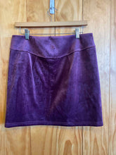 Load image into Gallery viewer, Size L Lululemon Wine Skirt
