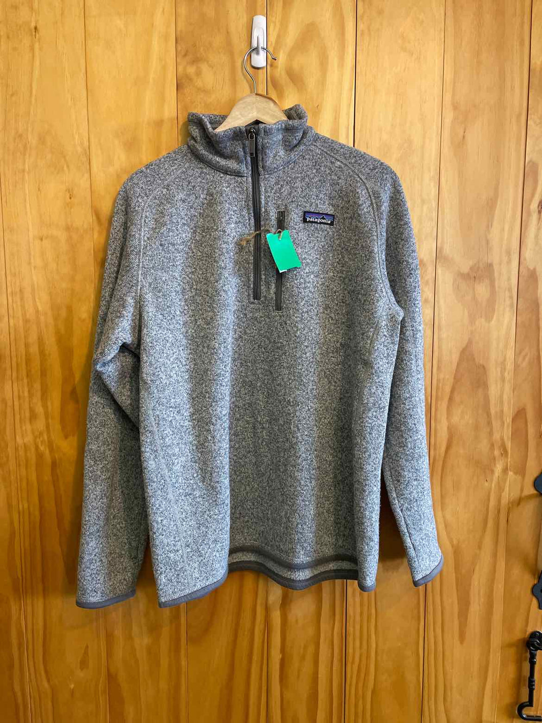 Size Medium Patagonia Men's Sweater & Sweatshirt
