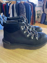 Load image into Gallery viewer, Women's Shoe Size 5 Sorel Black Boots
