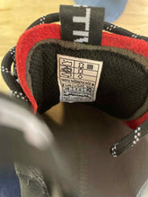 Load image into Gallery viewer, La Sportiva 7.5 Climbing
