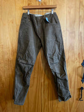 Load image into Gallery viewer, Size 32 Kuhl Men's Pants
