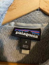Load image into Gallery viewer, Size Small Patagonia Grey Women's Fleece Sweatshirt
