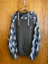 Load image into Gallery viewer, Size XXX-Large Minnesota Chicks Green Women's Hoodie
