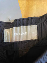 Load image into Gallery viewer, Size Medium Everlane Black Women's Shorts
