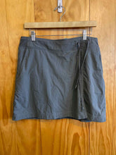 Load image into Gallery viewer, Size M Royal Robbins Grey Skort
