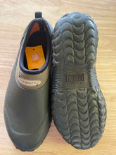 Load image into Gallery viewer, Women's Shoe Size 8 Muck Boot Co. Black Shoes
