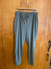 Load image into Gallery viewer, Size L Eddie Bauer Green Women's Pants
