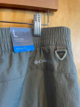 Load image into Gallery viewer, Size L Columbia Olive Women&#39;s Pants
