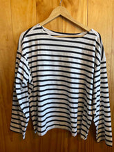 Load image into Gallery viewer, Size XL Everlane White Women&#39;s Sweater &amp; Sweatshirt

