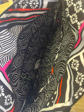 Load image into Gallery viewer, Vera Bradley Travel Bag
