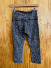 Load image into Gallery viewer, Size Unknown Lululemon B&amp;W Women's Leggings
