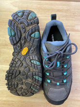 Load image into Gallery viewer, Women&#39;s Shoe Size 8.5 Merrell Grey Hiking Shoes
