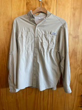 Load image into Gallery viewer, Size Medium Columbia Men's Long Sleeve Shirt
