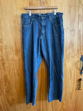 Load image into Gallery viewer, Size 36x30 Carhartt Men&#39;s Jeans
