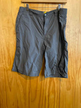 Load image into Gallery viewer, Size 34 Columbia Men's Shorts
