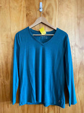 Load image into Gallery viewer, Size X-Large Eddie Bauer Turquoise Women&#39;s Long Sleeve Shirt
