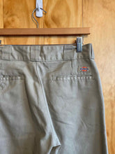 Load image into Gallery viewer, Size 30x32 Dickies Men&#39;s Pants
