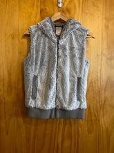 Load image into Gallery viewer, Size Small Patagonia Grey Women's Vest
