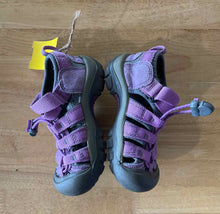 Load image into Gallery viewer, Keen Sandals
