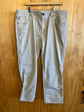 Load image into Gallery viewer, Size 38 GH Bass Earth Men's Pants
