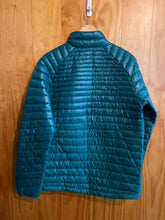 Load image into Gallery viewer, Size M Patagonia Men's Light Jacket
