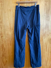 Load image into Gallery viewer, Size M Duluth Trading Co. Navy Women's Leggings
