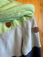 Load image into Gallery viewer, Size Large Wanakome Green Women&#39;s Hoodie
