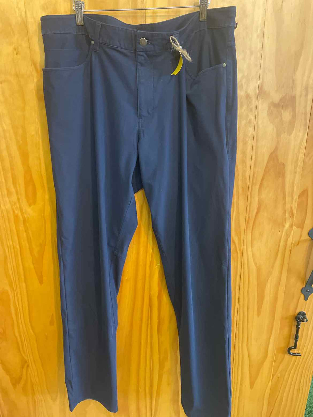 Size 38 Lululemon Men's Pants