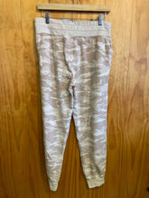 Load image into Gallery viewer, Size M Athleta Camo Women's Pants

