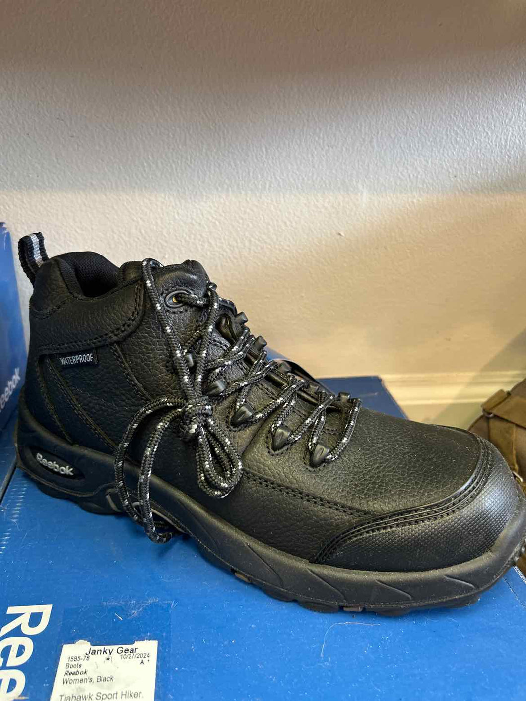 Women's Shoe Size 8.5 Reebok Black Boots