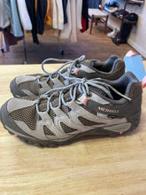 Load image into Gallery viewer, Shoe Size 9 Merrell Grey Shoes
