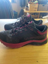 Load image into Gallery viewer, Women&#39;s Shoe Size 8.5 La Sportiva Black Running Shoes
