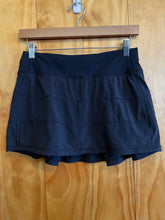 Load image into Gallery viewer, Size 4 Lululemon Black Skirt
