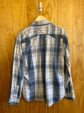 Load image into Gallery viewer, Size M Levi Men&#39;s Flannel
