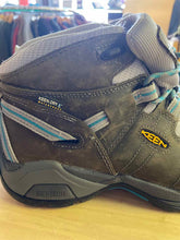 Load image into Gallery viewer, Shoe Size 9.5 Keen Brown Boots
