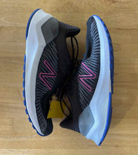 Load image into Gallery viewer, Shoe Size 8 New Balance Black Running Shoes

