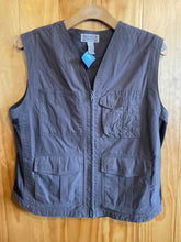 Load image into Gallery viewer, Size Medium Duluth Trading Men&#39;s Vest
