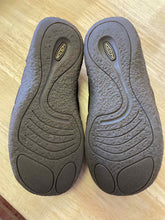 Load image into Gallery viewer, Women's Shoe Size 7 Keen Black Slippers
