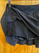 Load image into Gallery viewer, Size 4 Lululemon Black Skirt
