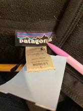Load image into Gallery viewer, Size Large Patagonia Black Women&#39;s Fleece Sweatshirt
