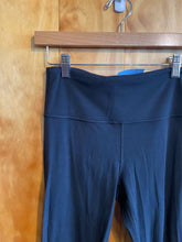 Load image into Gallery viewer, Size S Athleta Black Women's Leggings
